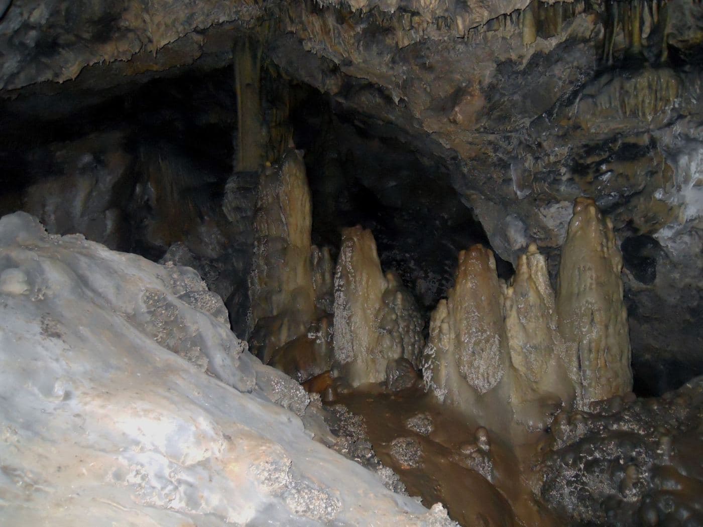 Apoloustres Cave
