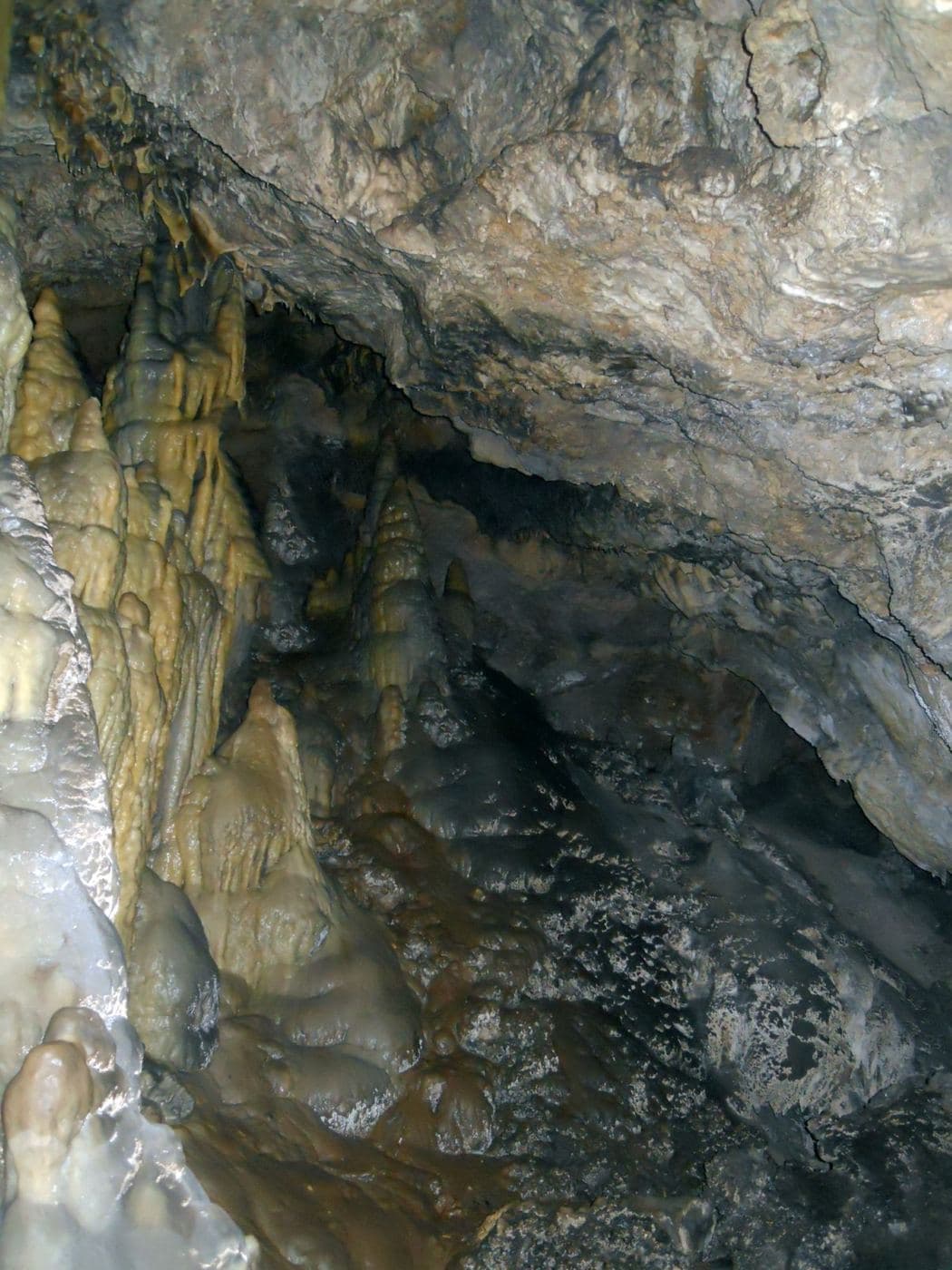 Apoloustres Cave 2