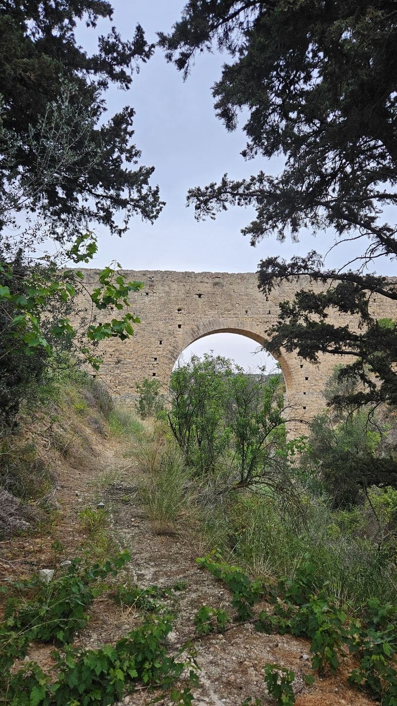 Fortetsa aqueduct