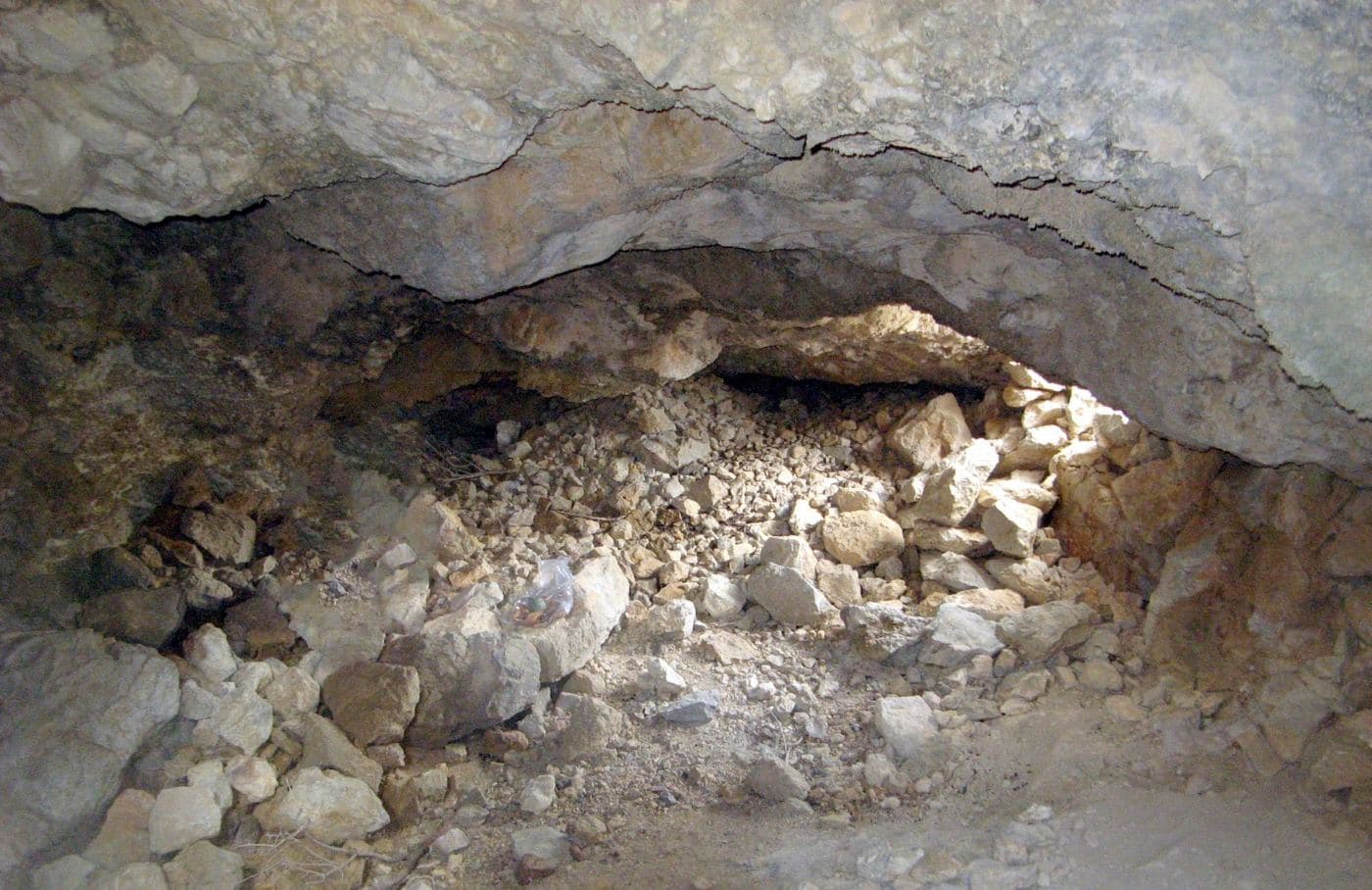Fovolies Cave at Atherinolakkos 2