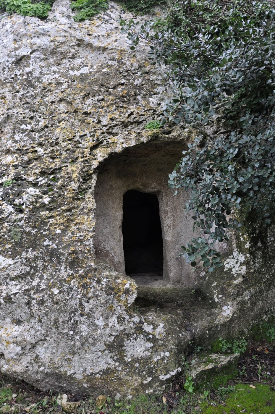 Agios Thomas Roman Tombs