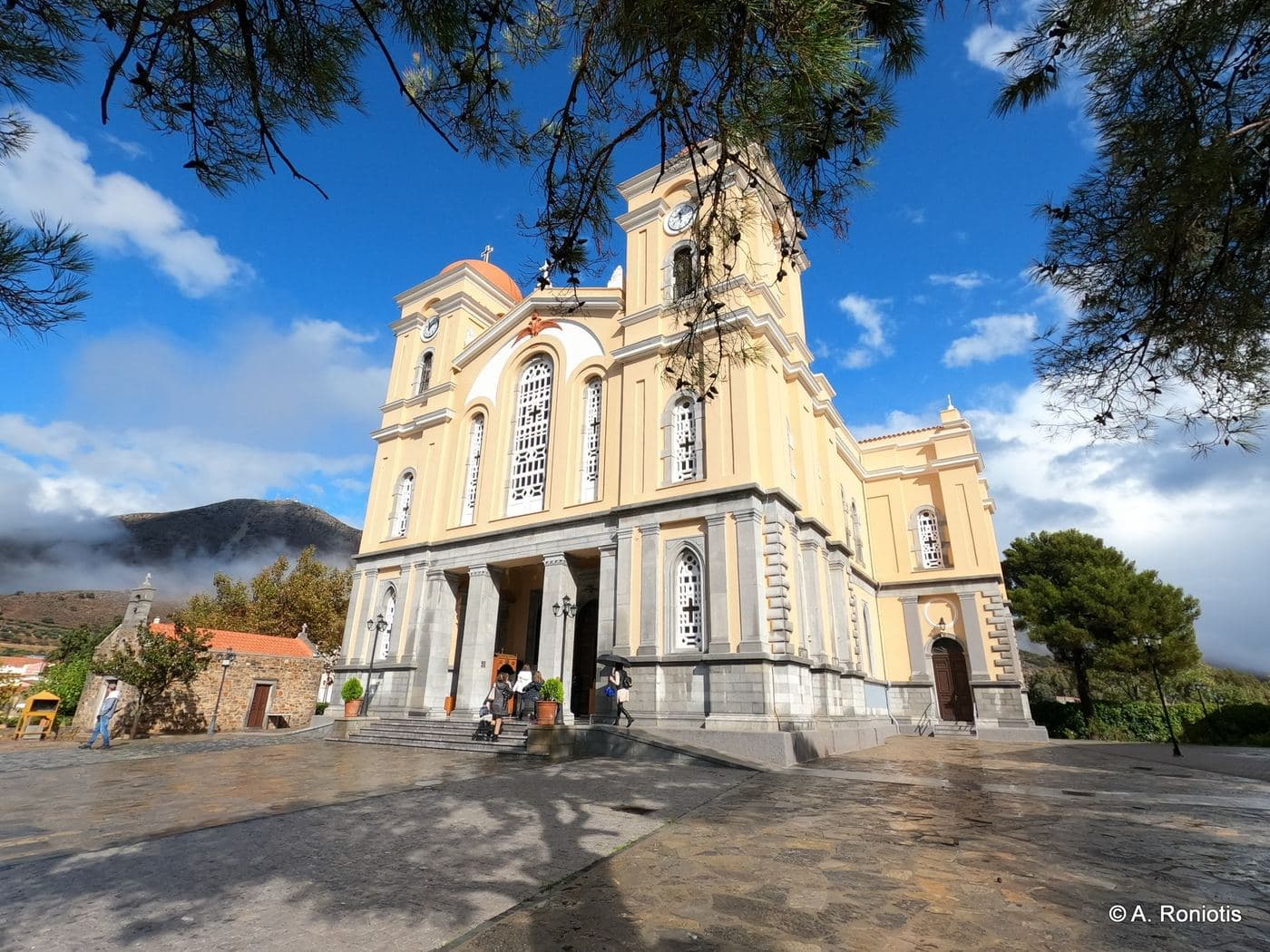 Megali Panagia church at Neapolis 2