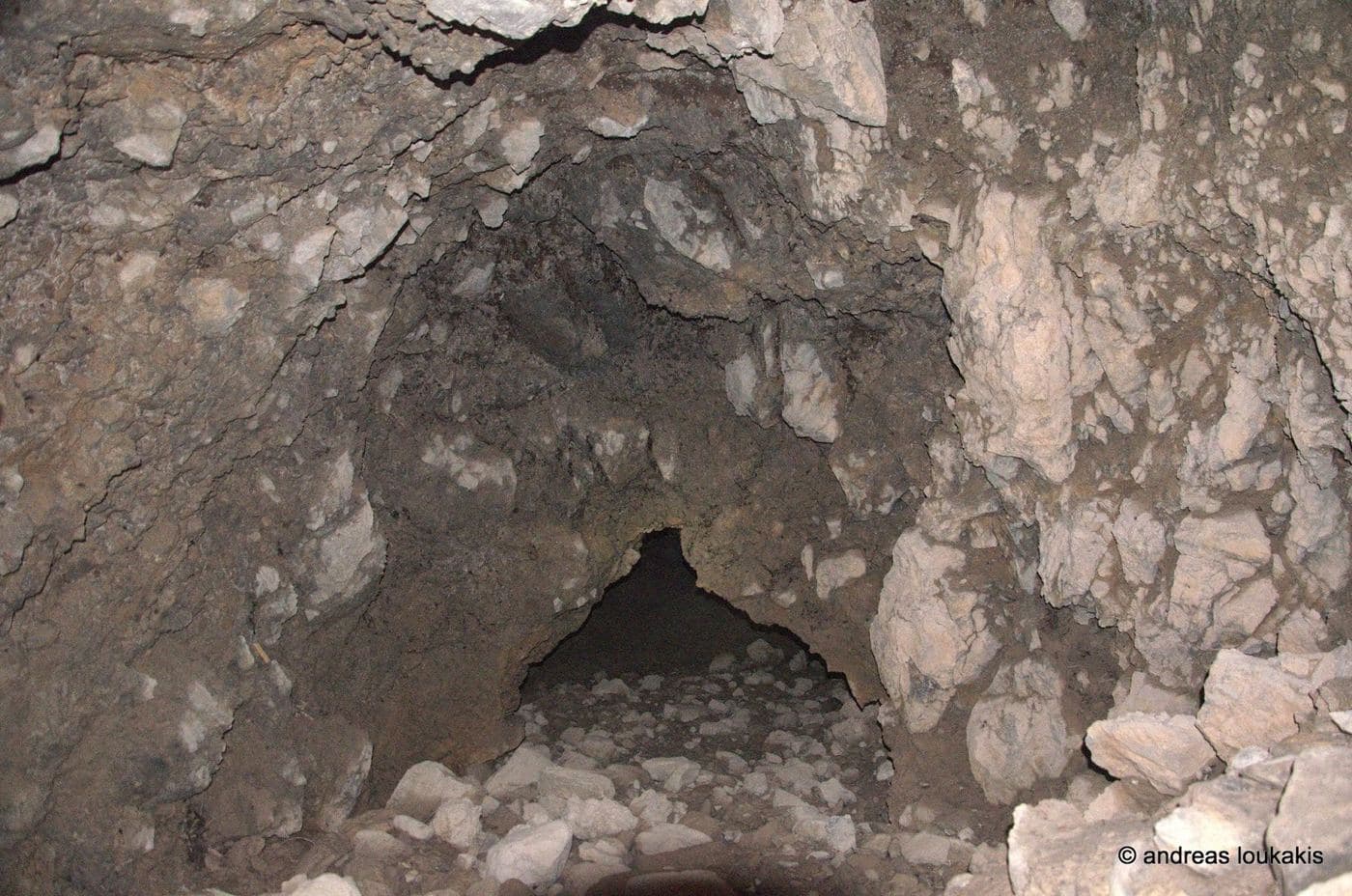 Neraidogoula Cave