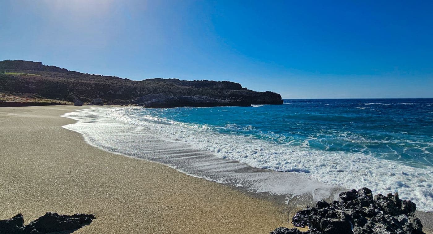 Skinaria beach at Lefkogia 2