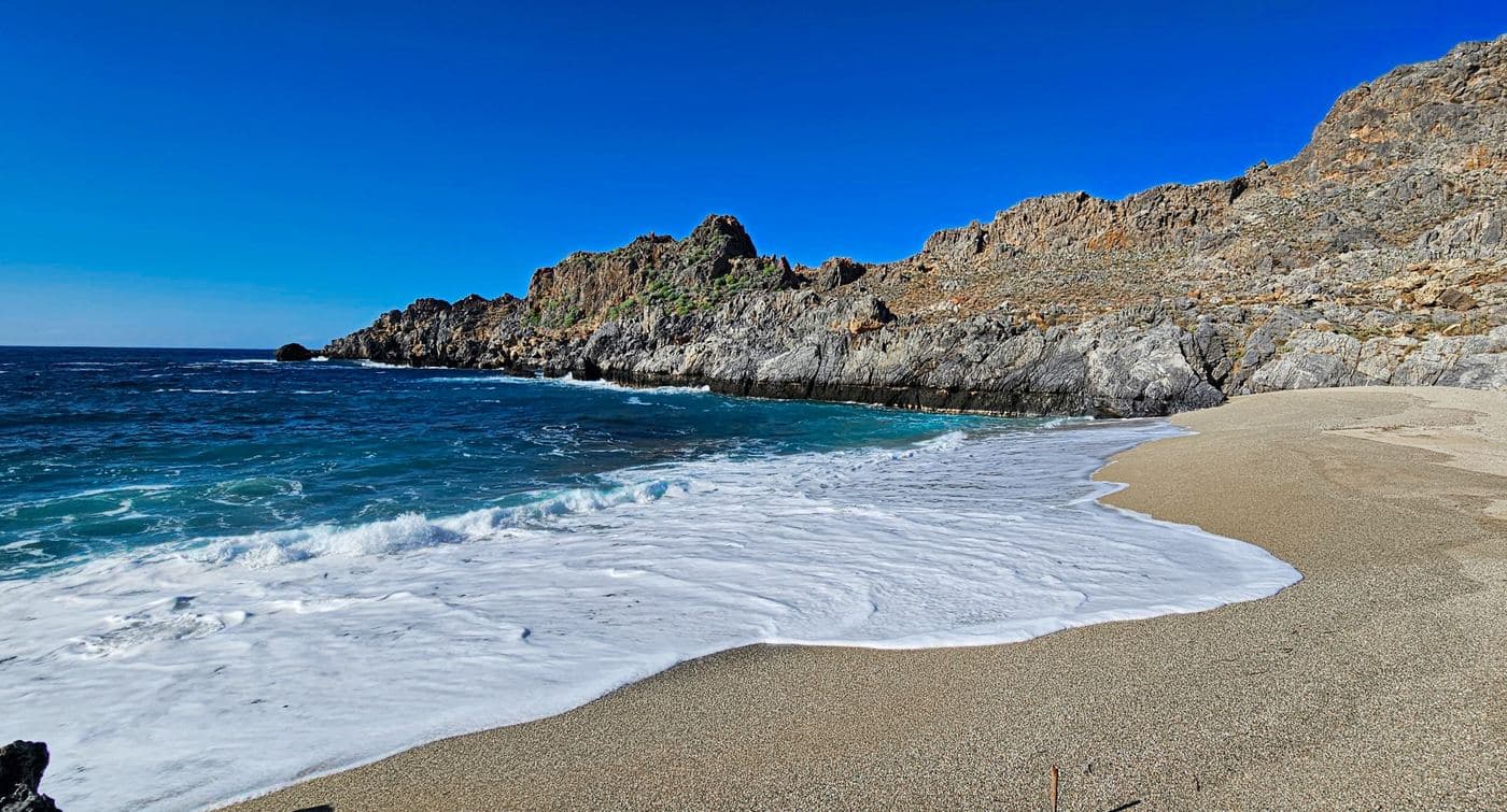Skinaria beach at Lefkogia 3