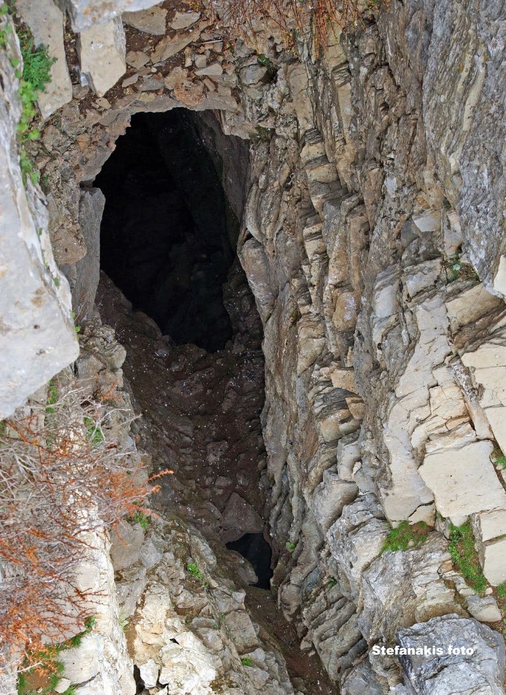 Tafkos pothole at Petradolakia