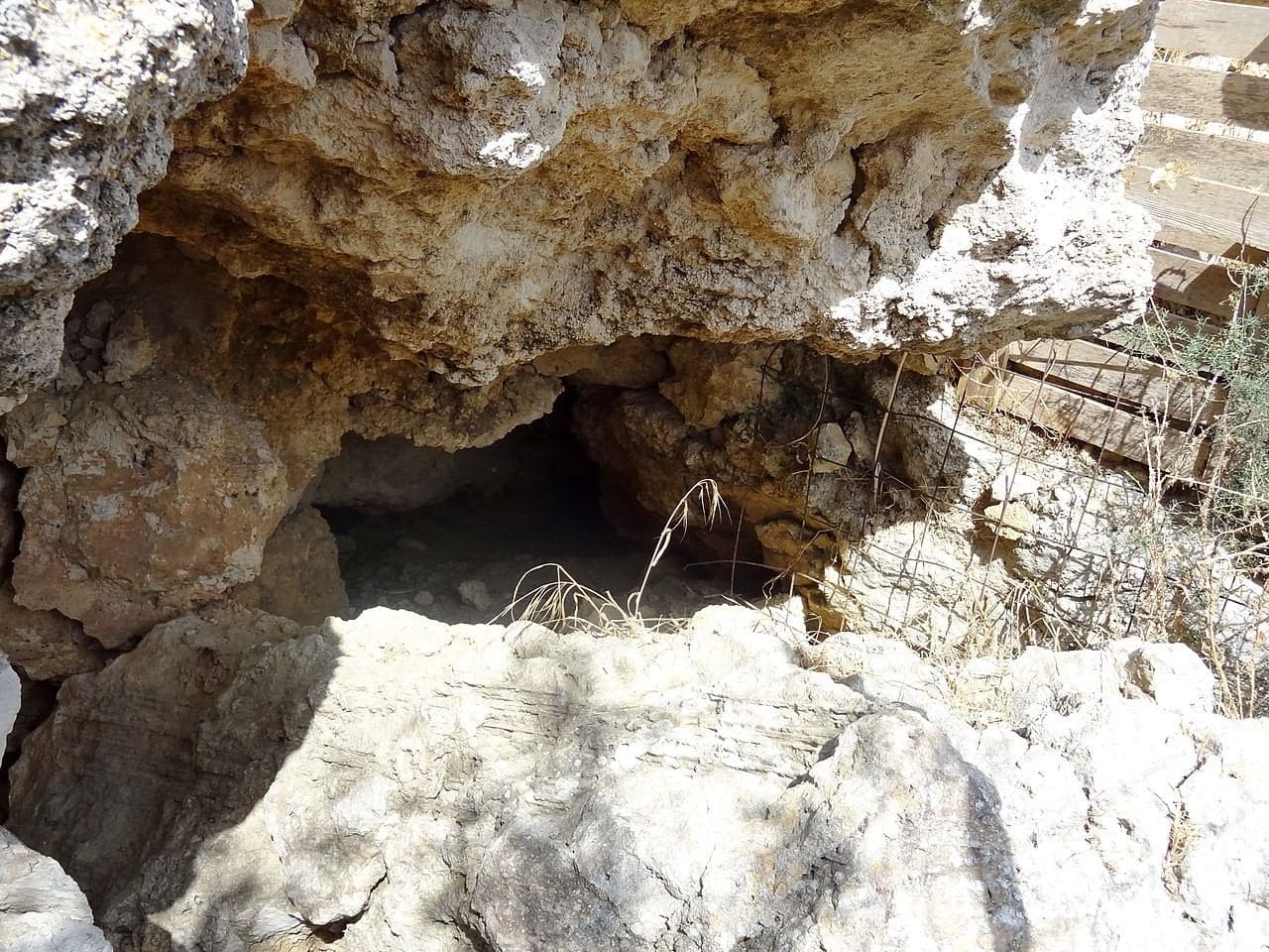 Arkalohori Cave