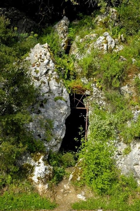 Chainospilios Cave at Kamaraki