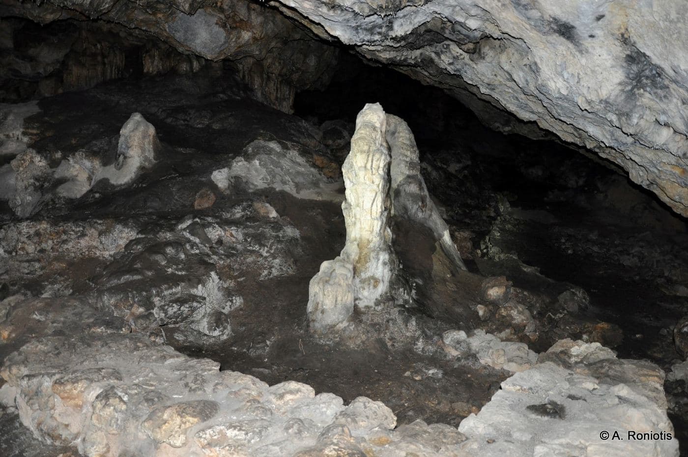 Eileithyia Cave at Amnissos 3