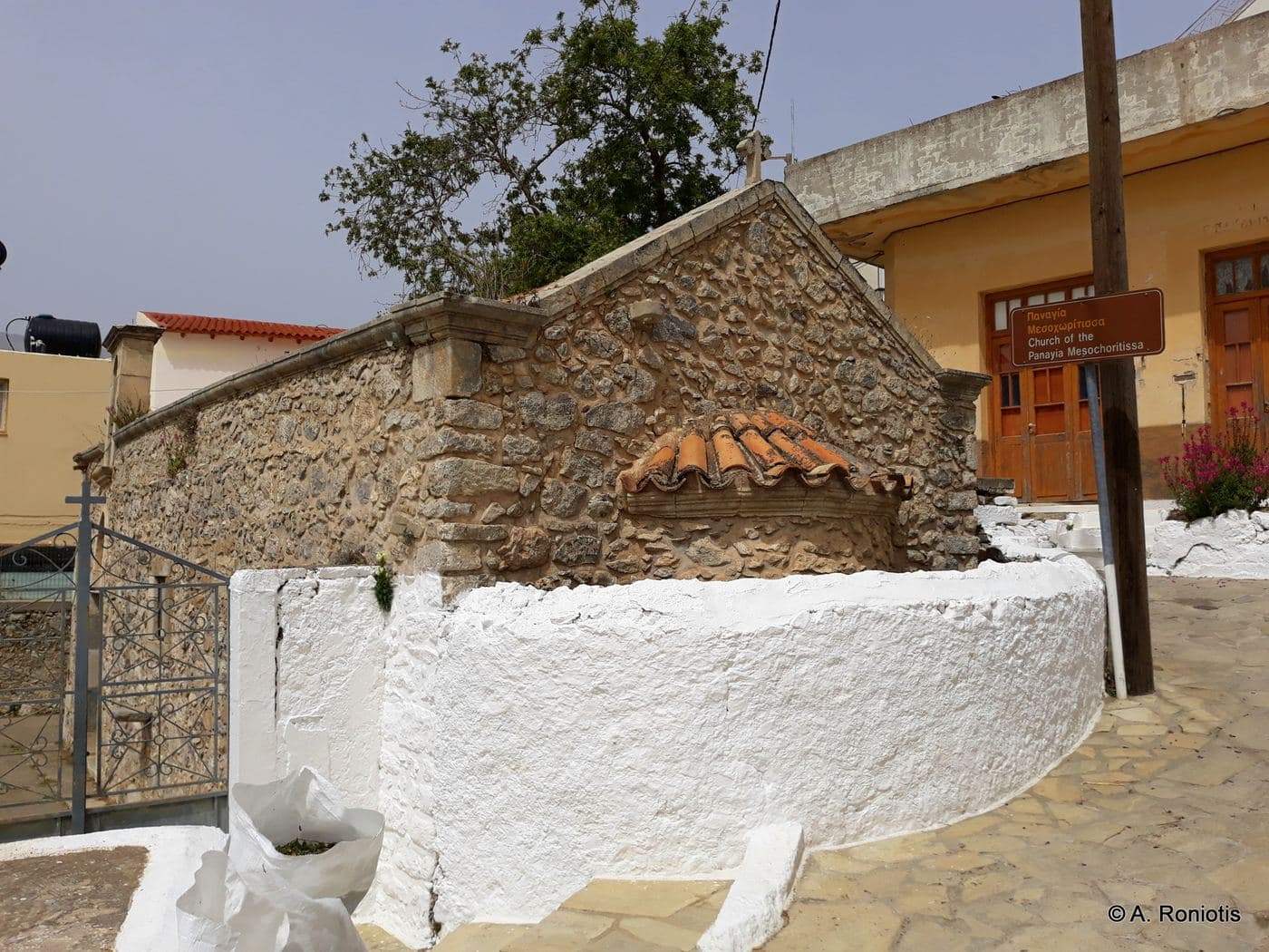 Panagia Mesohoritissa church at Malles 2