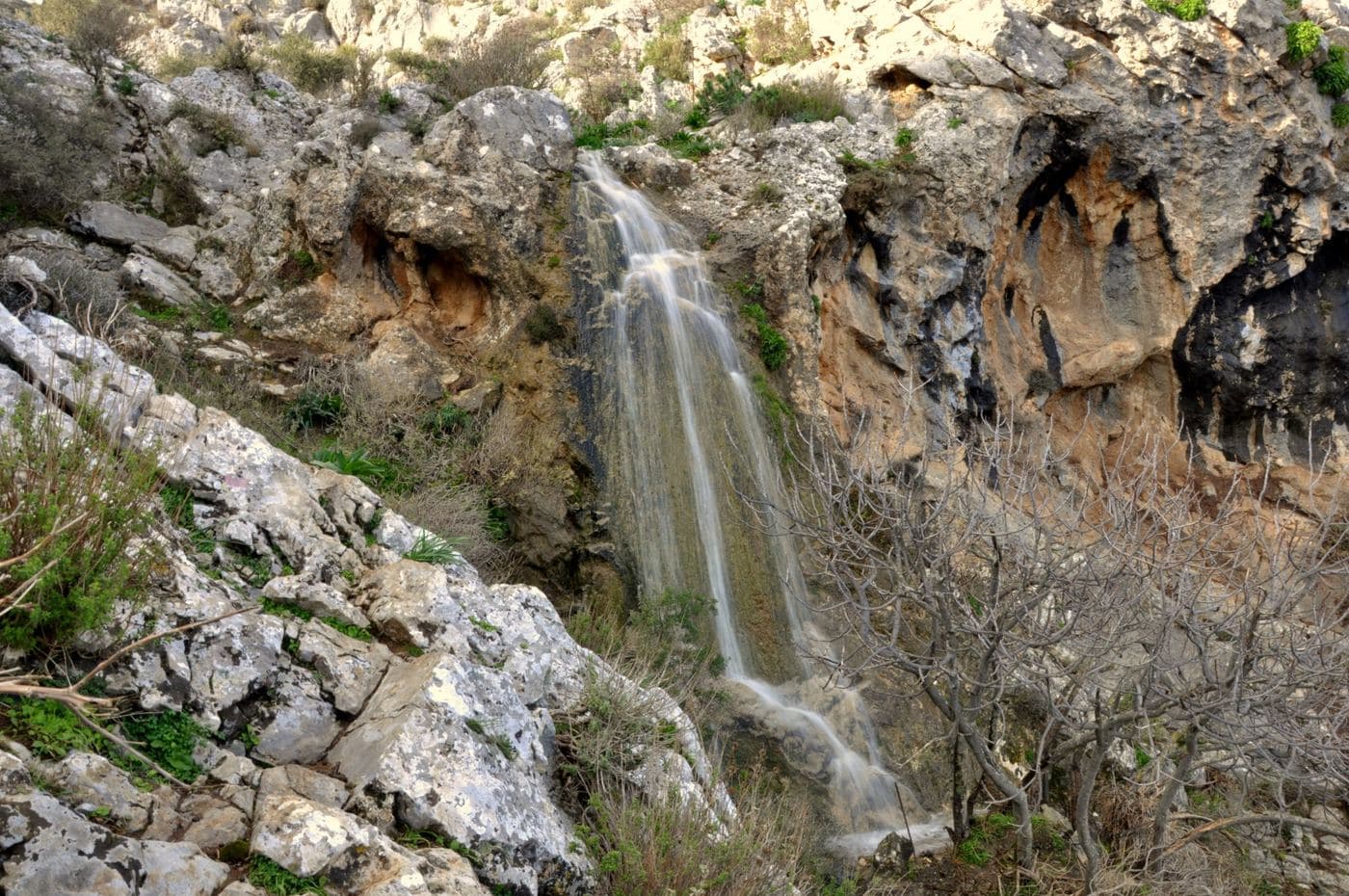 Patella Waterfall near Prinias 2